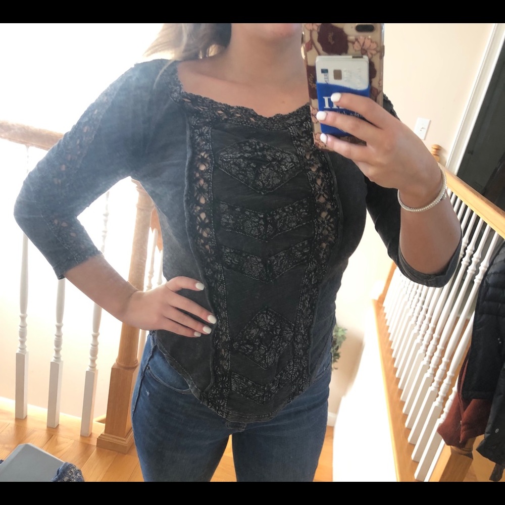 Detailed black Buckle top